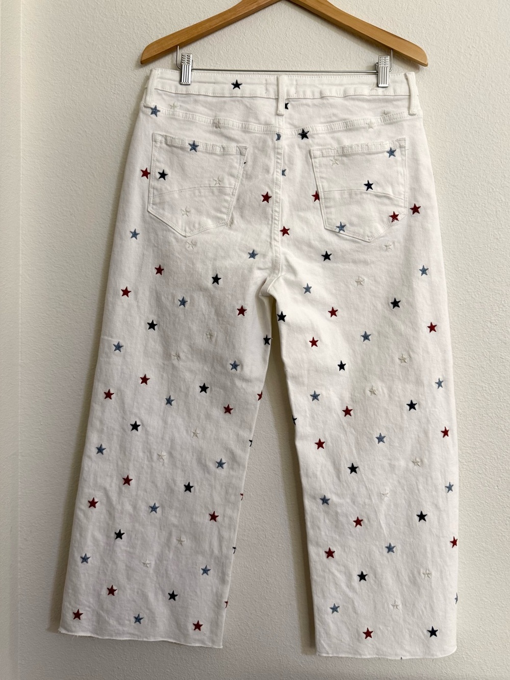 Driftwood Charlee Starry Eyed Embroidered Cropped Wide Leg Jeans Size 32 NWT - Picture 3 of 16